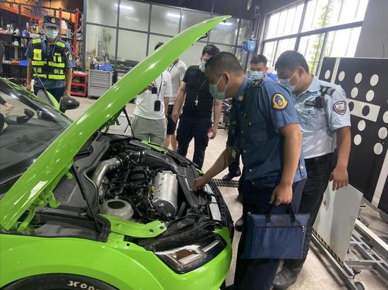 高调改装还发抖音炫耀 网红 汽修店被罚2万改装车被查扣 手机新浪网