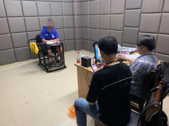 犯罪嫌疑人审讯现场.