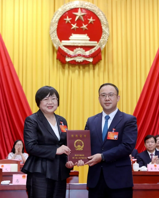 福田区八届人大一次会议胜利闭幕选举产生新一届领导班子