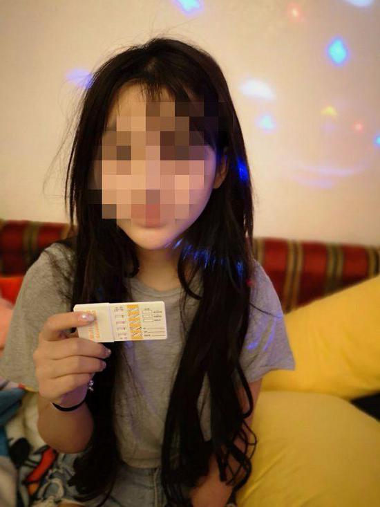 深圳1男3女在一房间吸笑气被抓称为寻求刺激