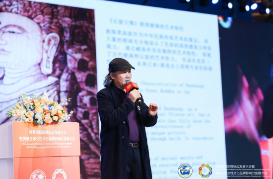 蜡魂艺术馆馆长、蜡染技艺代表性传承人、中国民族蜡染艺术大师王曜