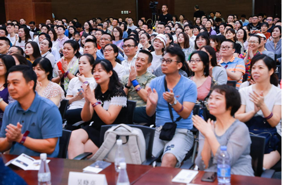 单霁翔精彩演讲博得观众阵阵掌声