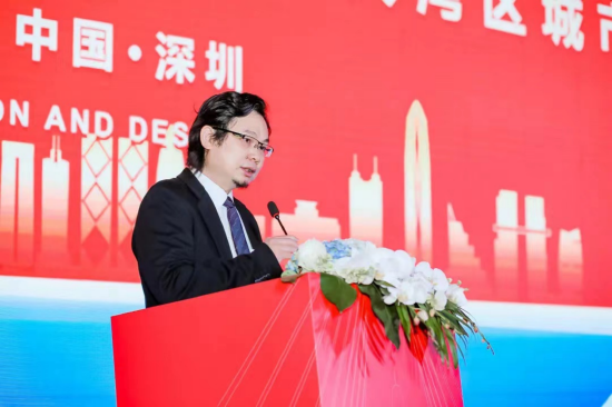华艺副总经理、设计总监郭文波主持论坛开幕致辞环节。
