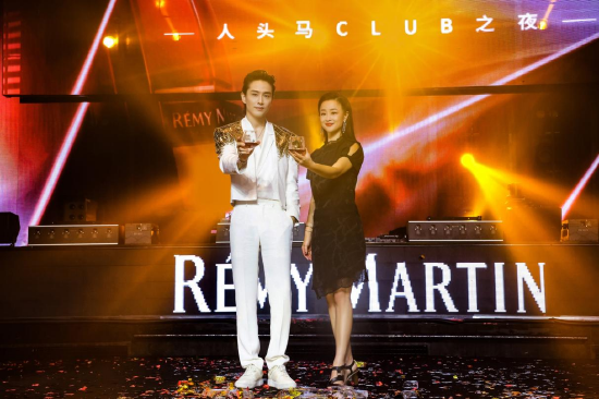 人头马CLUB荣誉大使李承铉与人头马中国区品牌总监李轶共同开启人头马CLUB之夜