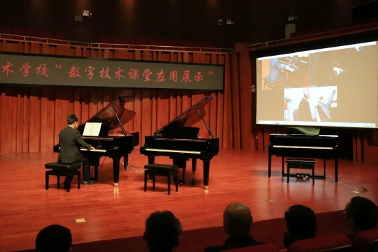 但昭义教授远程为学生上大师课