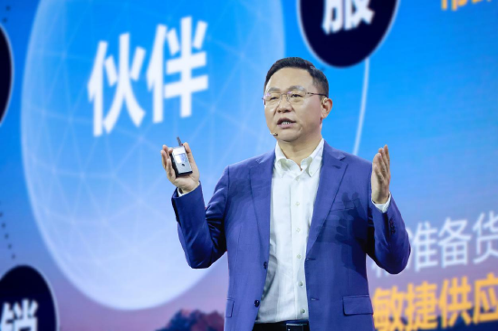 图片华为常务董事、ICT基础设施业务管理委员会主任、企业BG总裁汪涛发表主题演讲
