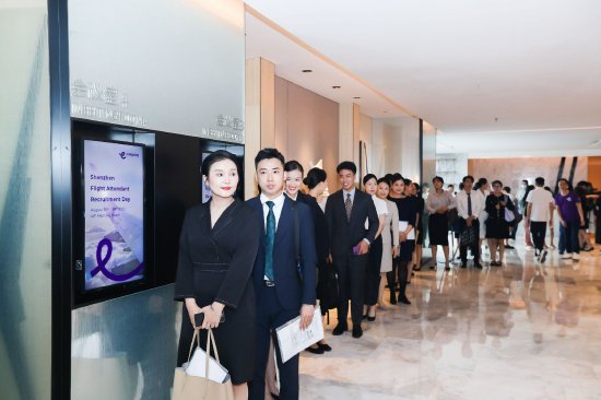 面试会开始前应聘者在场外做最后的准备