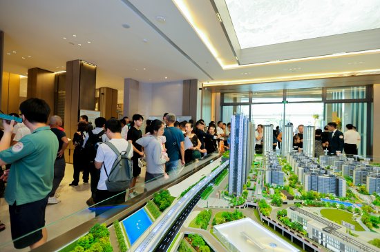 当日开放的深铁瑞城展示中心内沙盘实景