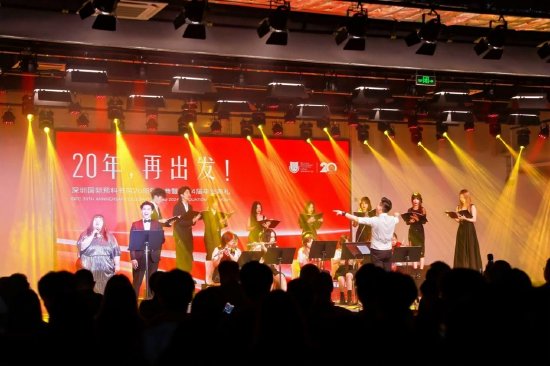 师生同台表演