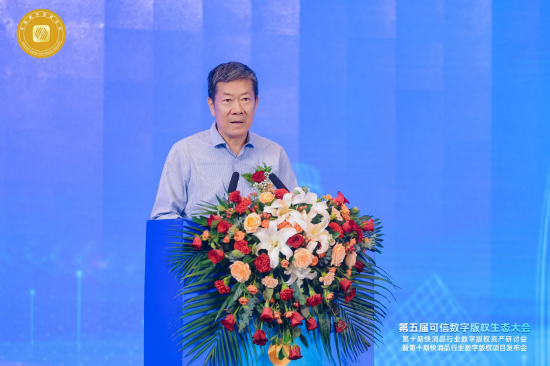 十三届全国政协文化文史和学习委员会副主任、原国家新闻出版广电总局副局长、原国家版权局副局长阎晓宏