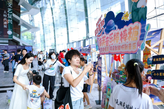 2025阿麦斯小小星球音乐会为大家带来甜蜜糖果和趣味活动