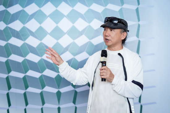 美术教育家、画家董建国对严紫齐作品评价颇高
