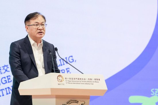 中共深圳市委宣传部常务副部长曾相莱致辞