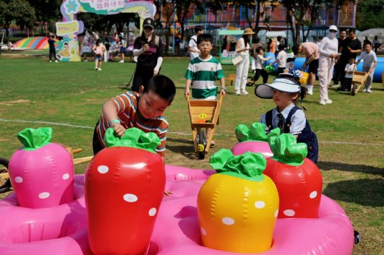 亲子闯关拔萝卜环节