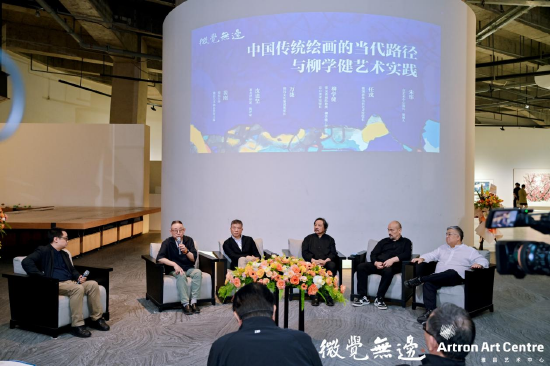  雅昌艺术网总资深主编裴刚、著名批评家、策展人皮道坚、雅昌文化集团董事长万捷、艺术家柳学健、德国波恩当代艺术馆馆长任戎、京艺术中心董事长朱彤
