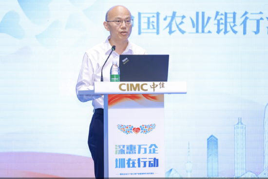 农业银行深圳市分行党委委员、副行长刘武致辞