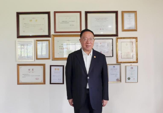 法国欧洲科学院院士、世界无人机大会主席 杨金才