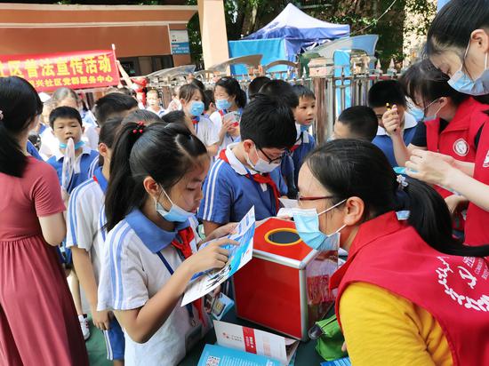 固兴社区团委与党群服务中心在文康小学举办普法宣传活动_新浪深圳