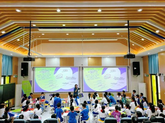 深圳中学光明科学城西校区的青创大赛宣讲活动