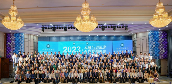 　　2023年3月25日 武汉科技大学第三届校友会负责人年会暨首届校友企业高交会合影