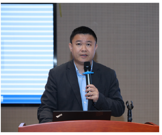 深圳市银行业协会秘书长周锋发布光明金服二维码