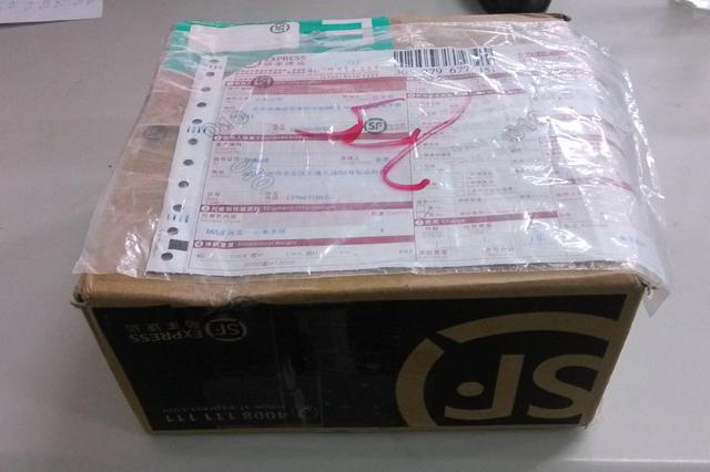 快递员私拆包裹发信息骚扰女客户 顺丰:道歉已启动调查