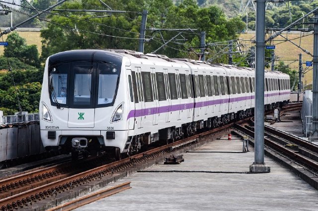 深圳地铁13号线一期首列车交付到段，将陆续开始车辆调试