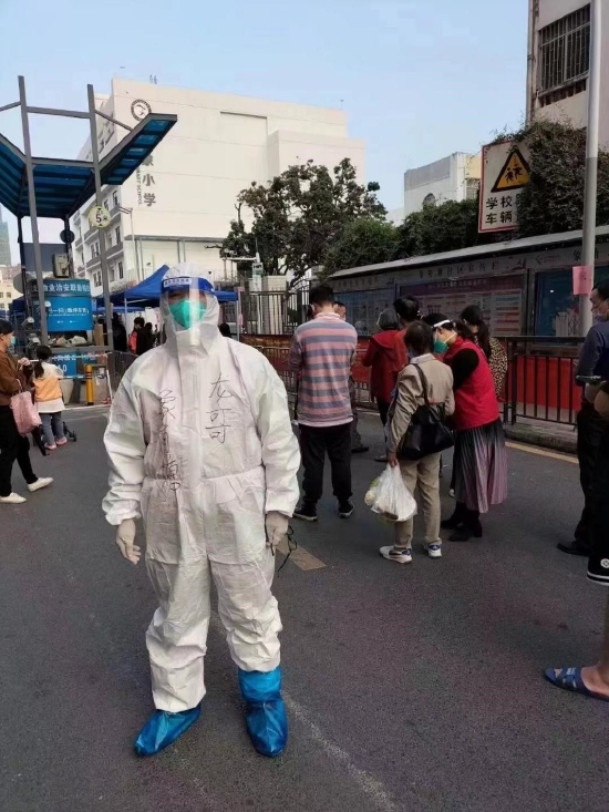 整装待发开展核酸采样工作