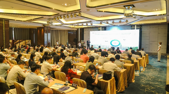 市决咨委专家张克科先生等学术界代表,深圳艺之卉时尚集团董事长周胜