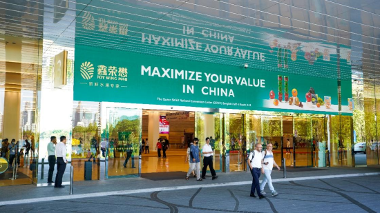 在主入口、主通道，均有鑫荣懋产品形象展示