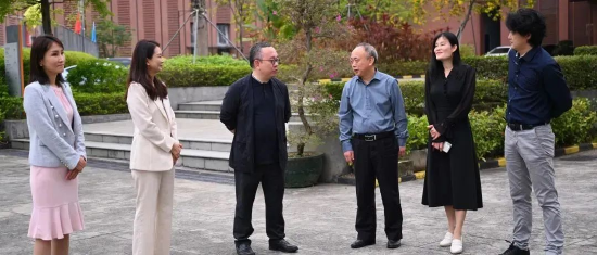 深圳市文化广电旅游体育局副局长丁中元陪同调研