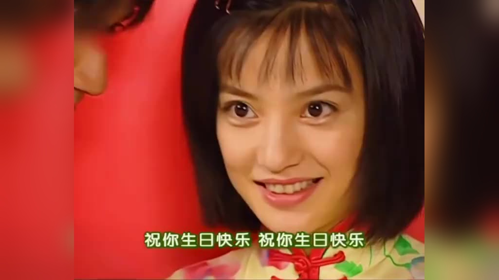 20多年来,依萍第一次过这么隆重的生日 最后我又被杜飞逗笑了