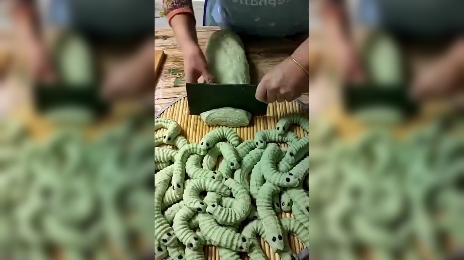 老板:一碗糖宝面,不要猪儿虫!