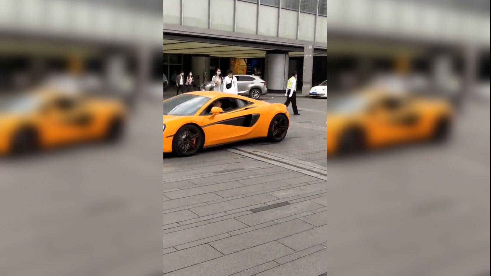 实拍迪拜"汽车坟场":各种豪车堆积如山 落满灰尘无人问津_手机新浪网