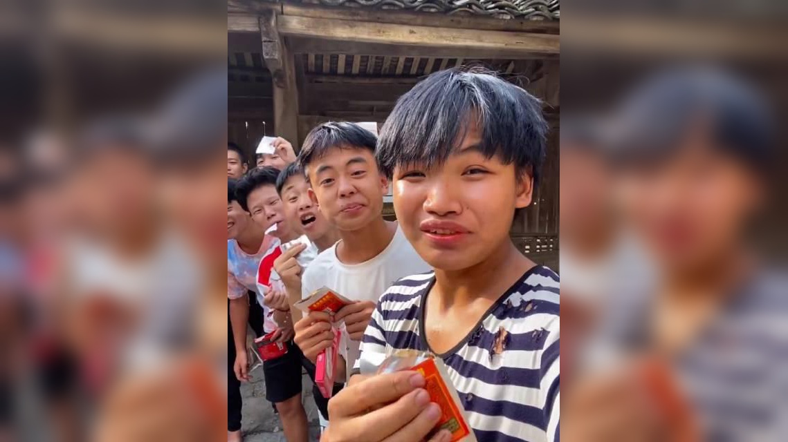 ks主播id农村扛把子:和兄弟们挑战死神辣条