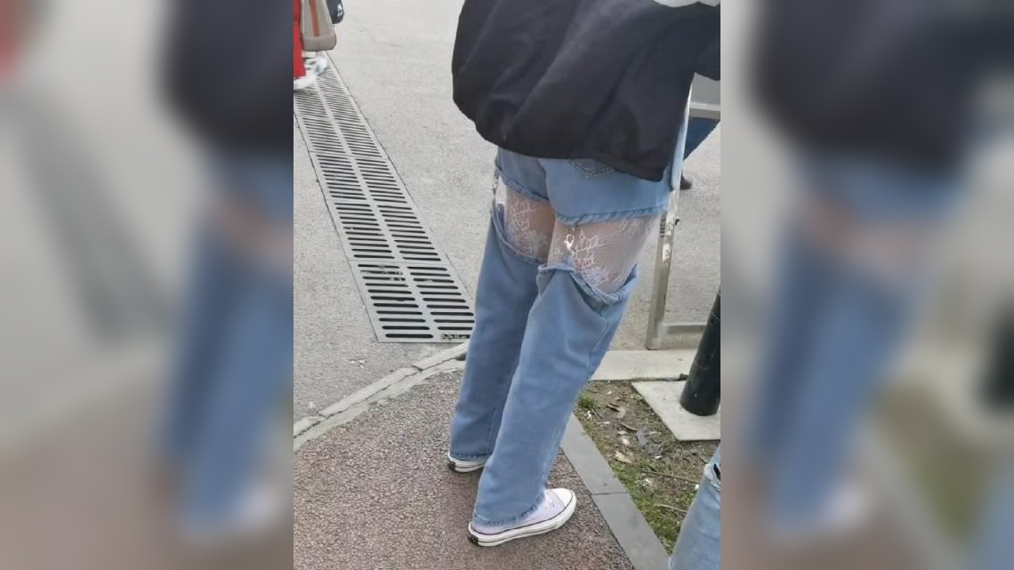 看他提裤子那霸气侧漏的气势就知道不简