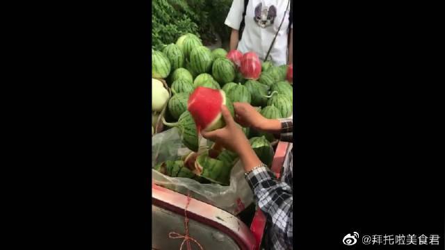 倔媳妇回老家,又买西瓜又买奶,奶奶高兴得吃在嘴里美在心里