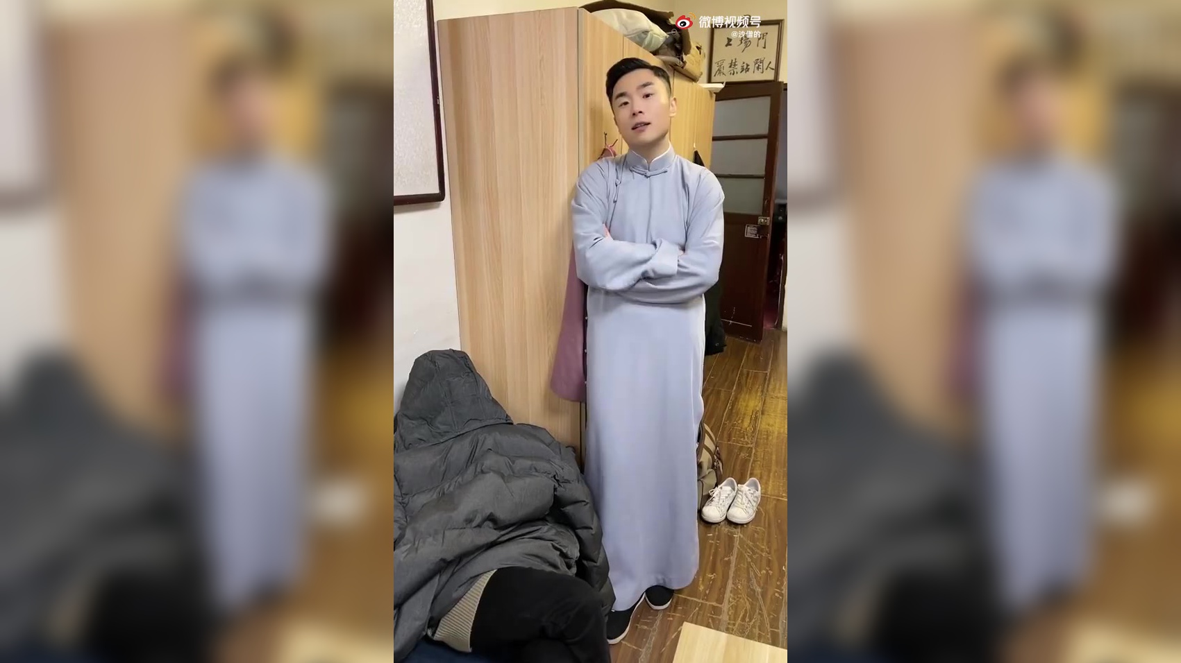 德云社后台张九南拆盲盒 轮胎被扎是有原因的