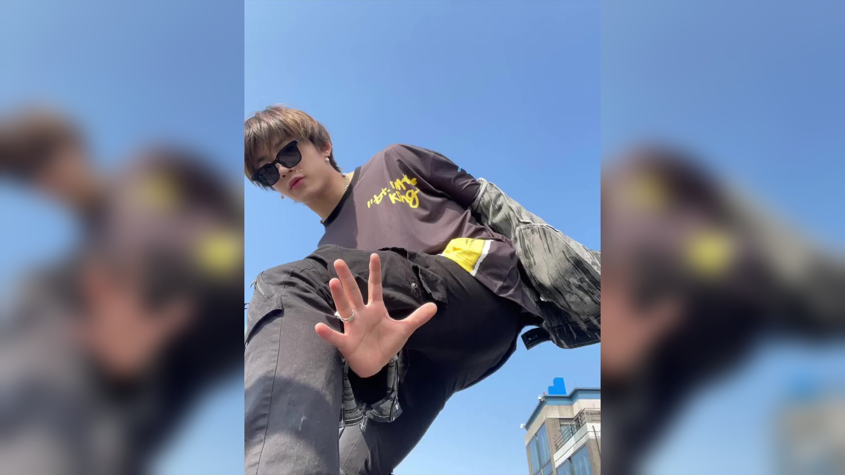 这是那个名叫徐鸿彬的摄影家朋友帮我拍的四张照片