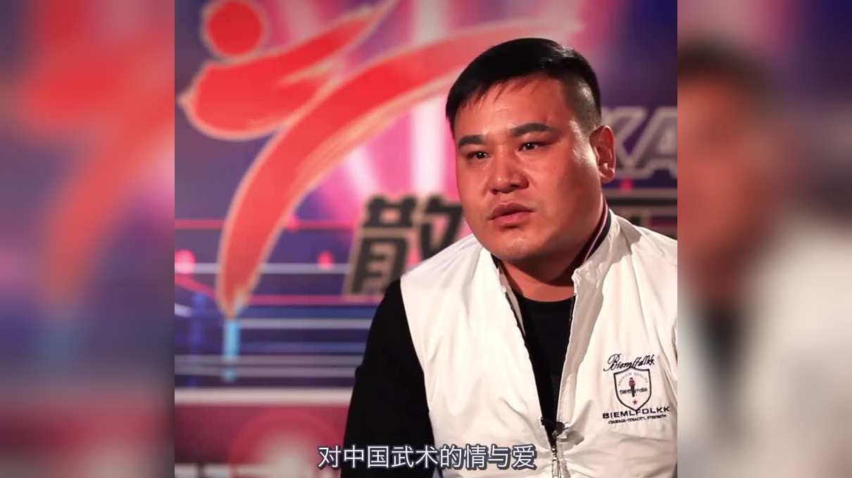 谭小峰vs卡尔,泰拳锦标赛冠军就是强!一出招就是重击