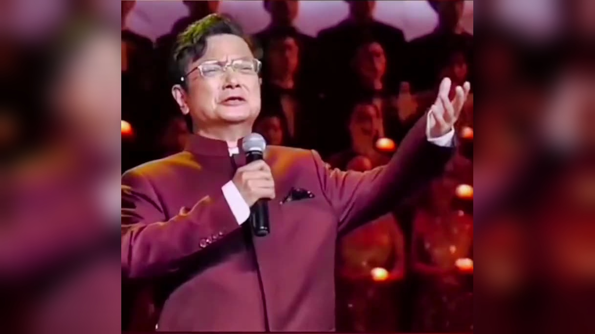 郑强教授深情献唱《不忘初心》