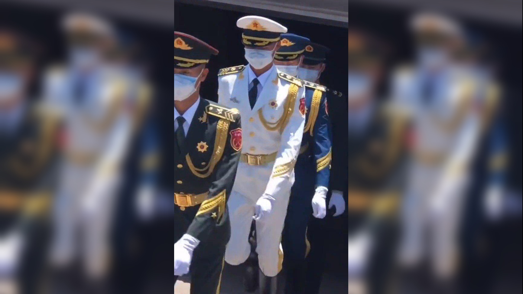 升旗结束后国旗护卫队战士都会做的一件事!