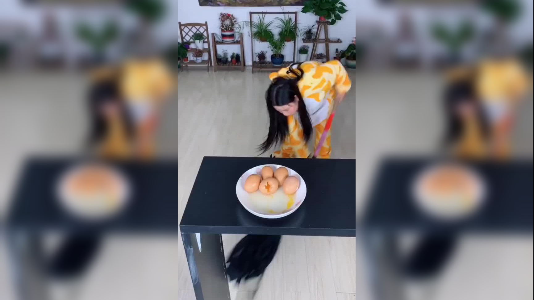 璀璨人生:刘小慧用一浴缸的鸡蛋来练习打鸡蛋,爱情的力量无穷尽