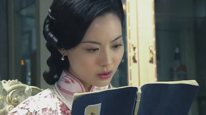 红箭:白玉兰看着改过后唱本,虽有所察觉但仍陷入了沉思