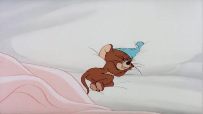 猫和老鼠:杰瑞好勇:不但敢和猫一起睡:还敢抢猫的被子