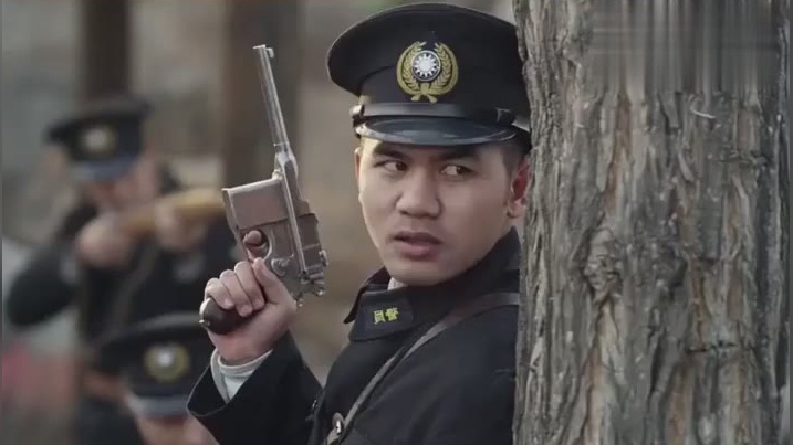 铁在烧:高木义人不知道出于什么原因,不让葛十三参加军事会议