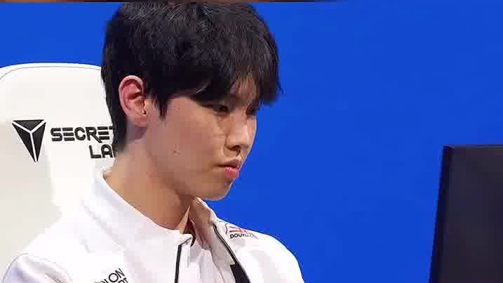 武子弈教你人狙合一,1v4不在话下!