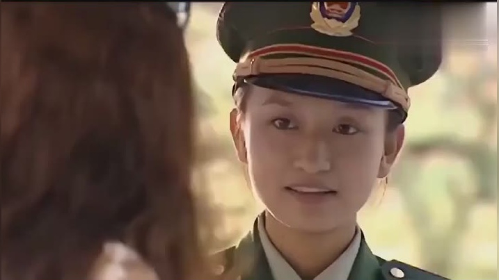 武装特警:傻子持枪见人就打,警察拿他没办法,调来特警部队