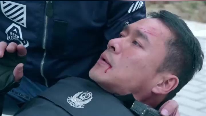 警花与警犬:天狼终于恢复训练,看到姝寒表现异常,梁老看出端倪