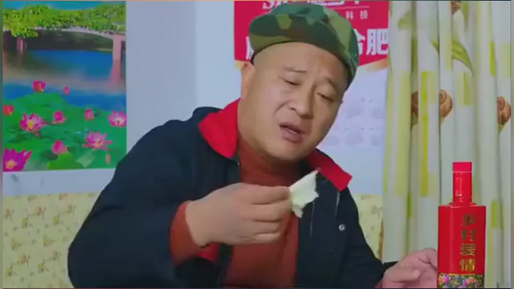 乡村爱情9下:赵四成铁公鸡老板,独自喝酒撵大脑袋吃拉面